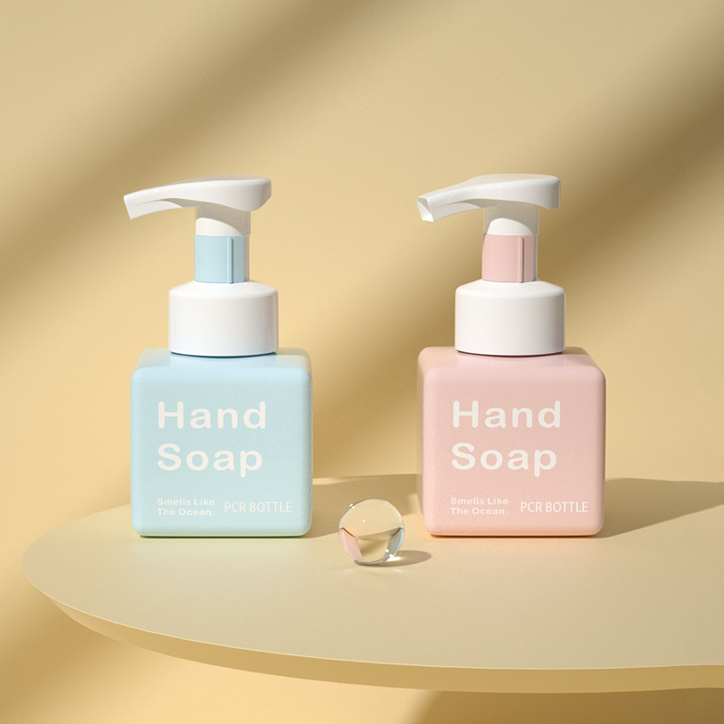 Nachfüllbarer PCR 250 ml quadratischer Gesichtsreiniger-Seifenspender, Kunststoff-Handseifen-Körperwaschflasche mit Schaumpumpe Nachfüllbarer PCR 250 ml quadratischer Gesichtsreiniger-Seifenspender, Kunststoff-Handseifen-Körperwaschflasche mit Schaumpumpe
