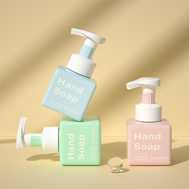 Nachfüllbarer PCR 250 ml quadratischer Gesichtsreiniger-Seifenspender, Kunststoff-Handseifen-Körperwaschflasche mit Schaumpumpe Nachfüllbarer PCR 250 ml quadratischer Gesichtsreiniger-Seifenspender, Kunststoff-Handseifen-Körperwaschflasche mit Schaumpumpe