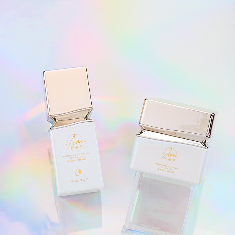 Quadratisches Cremetiegel aus Glas mit schillerndem Effekt für Gesichtscreme und Augencreme Quadratisches Cremetiegel aus Glas mit schillerndem Effekt für Gesichtscreme und Augencreme