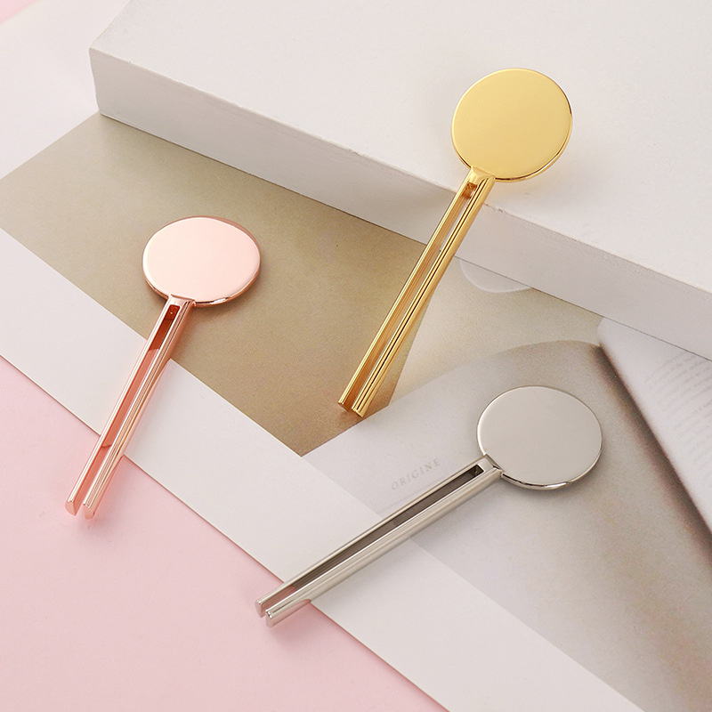 Kosmetische Turn Key Form Tube Wringer Roll Zahnpasta Tube Squeezer Schlüssel Mit Stand Dispenser Metall Tube Squeezer Kosmetische Turn Key Form Tube Wringer Roll Zahnpasta Tube Squeezer Schlüssel Mit Stand Dispenser Metall Tube Squeezer