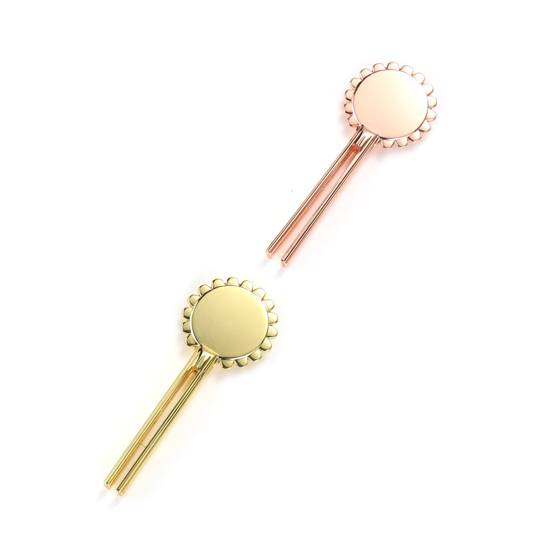 Lächelnder, blumenförmiger Tubenquetscher aus Zinklegierung Lächelnder, blumenförmiger Tubenquetscher aus Zinklegierung