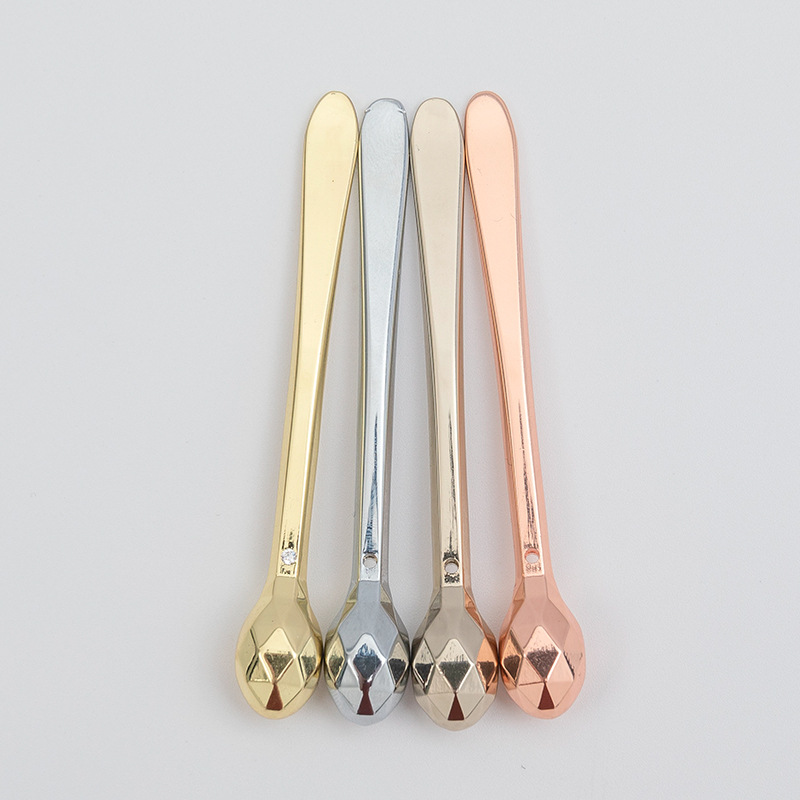 Einzigartiges Diamantschliff-Design aus Zinklegierungs-Augencremestiften Einzigartiges Diamantschliff-Design aus Zinklegierungs-Augencremestiften